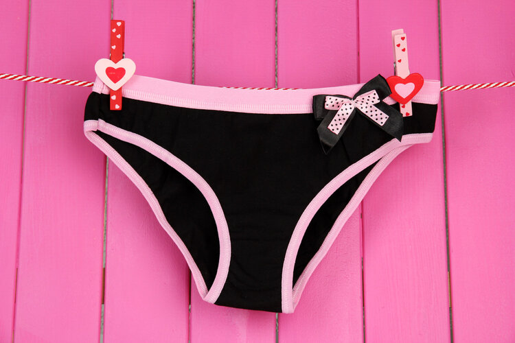 A 24-year-old woman was diagnosed with precancerous lesions after not washing her underwear for a month! How far are precancerous lesions from cancer?