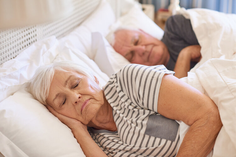 If an elderly person consistently wakes up at 3 or 4 a.m., it may indicate one of five major health issues that should be taken seriously.