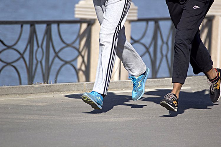 If an elderly person consistently wakes up at 3 or 4 a.m., it may indicate one of five major health issues that should be taken seriously.