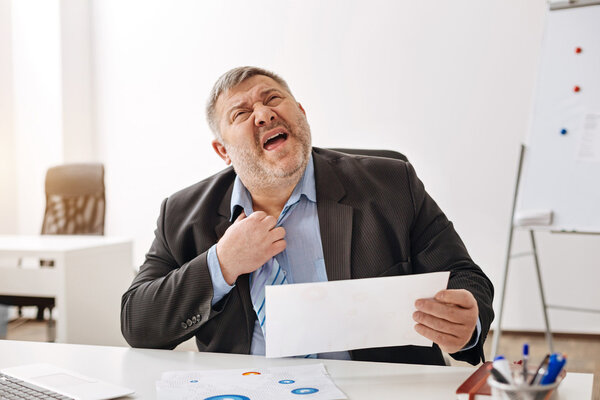 5 Simple Exercises to Relieve Frozen Shoulder at Work