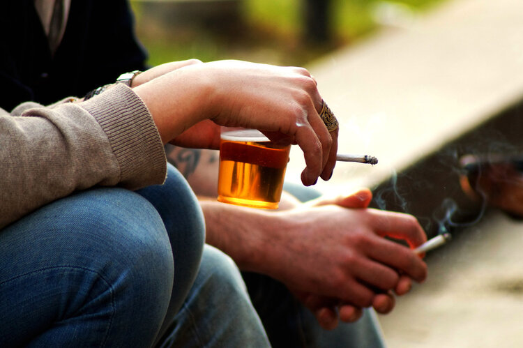 Does abstaining from smoking and drinking shorten lifespan? Peking University study: Not smoking and not drinking can significantly extend the lifespan of Chinese people.