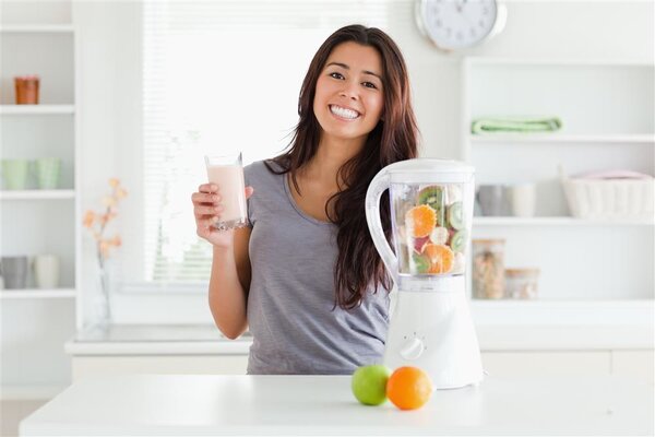 Meal Replacement Shakes: Safety, Effects & 6 Healthy Recipes